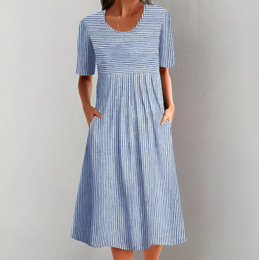 Annika | Elegant Stribet Midikjole med Havinspireret Følelse